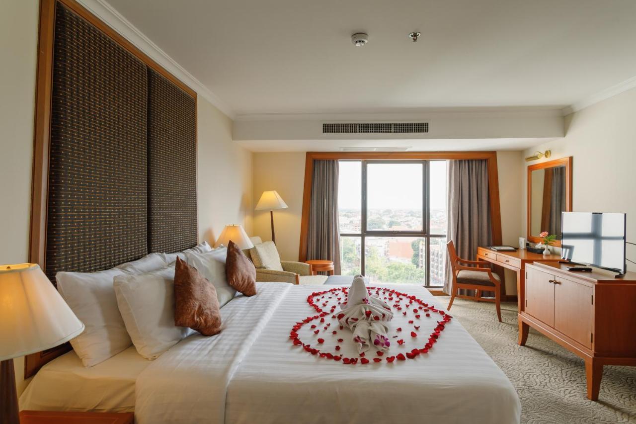 Amora Thapae Hotel Chiang Mai Ngoại thất bức ảnh
